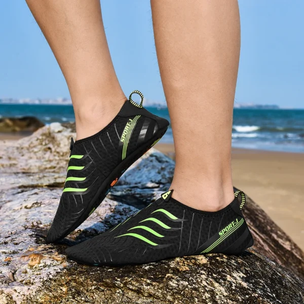Unisex Beach Water Shoes Men Quick-Dry Swimming Aqua Shoes Light Sports Upstream Sandals Barefoot Diving Fishing Surfing Sneaker