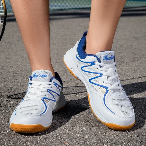 New Sports Shoes for Men and Women, Low-Cut Lace-Up Thick-Soled Shock-Proof Table Tennis Shoes and Badminton Shoes